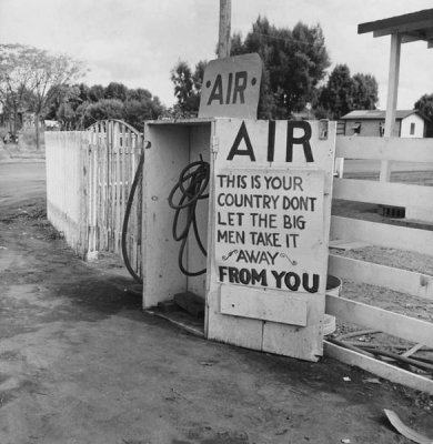 Dorothea Lange - Gas Station, Kern County, California, 1938